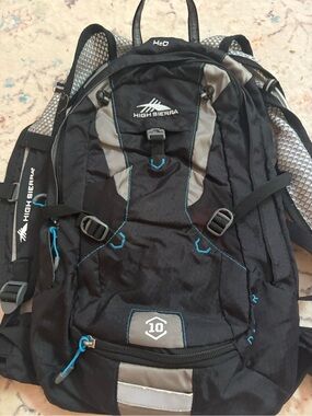 High Sierra Piranha 10L Hydration Pack. Needs new bladder.